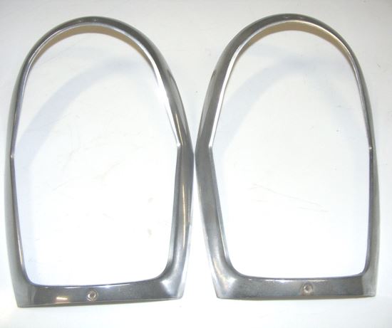 Picture of Mercedes headlight rim, W108/W109